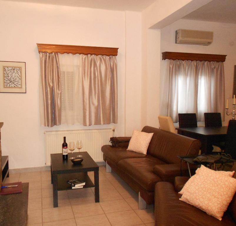 A seating area at Ferienhaus KALI BEACH Chalkidiki