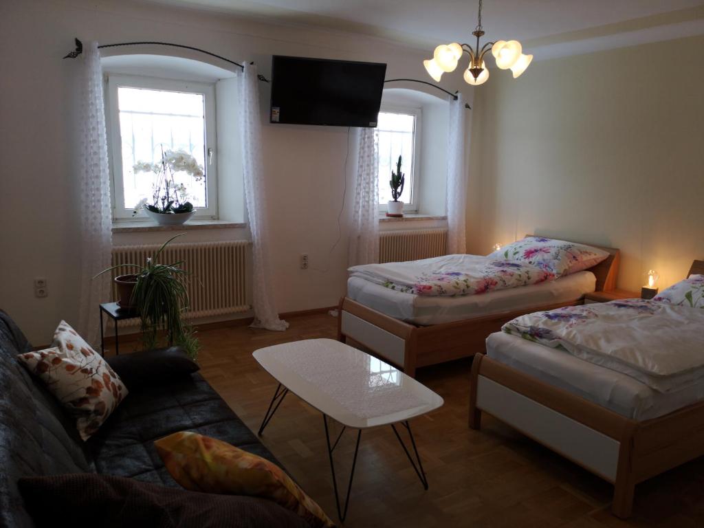 Postel nebo postele na pokoji v ubytování Ipfmühle Studio 2 (Weizen)