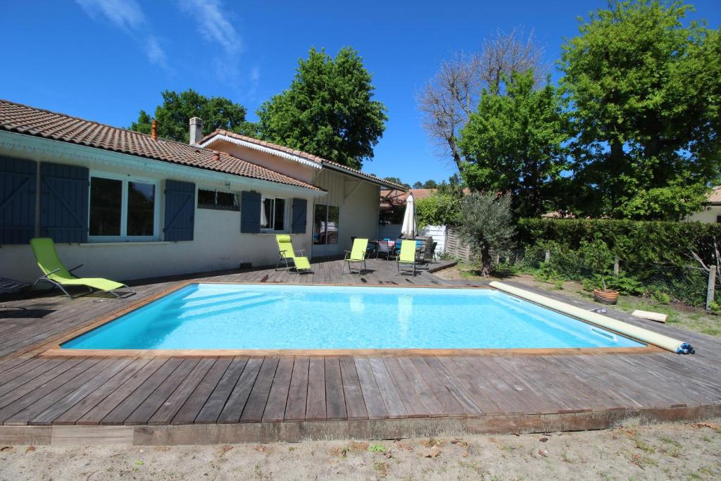 Gallery image of Maison 4 chambres avec piscine in Andernos-les-Bains