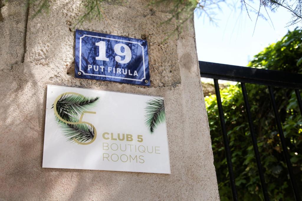 Certifikát, hodnocení, plakát nebo jiný dokument vystavený v ubytování Club 5 boutique rooms