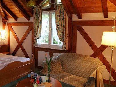 Postel nebo postele na pokoji v ubytování Hotel zur Krone
