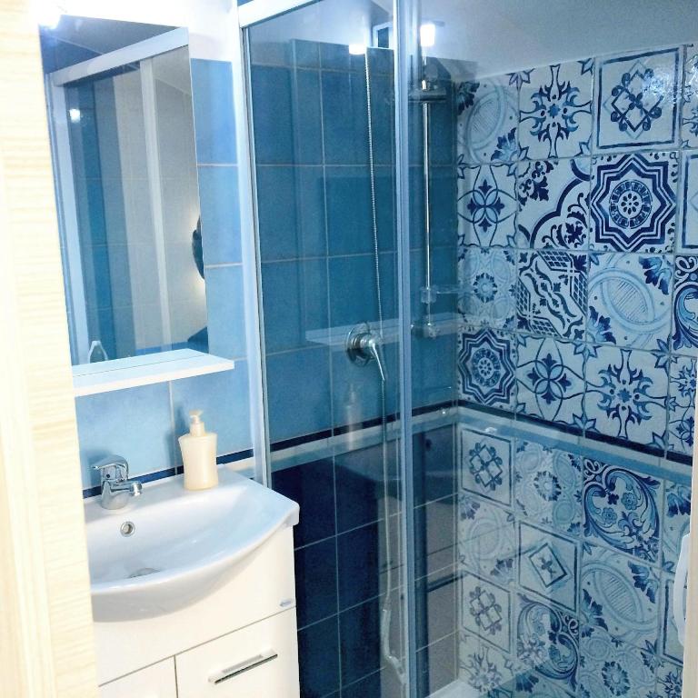 A bathroom at La finestra sul cortile