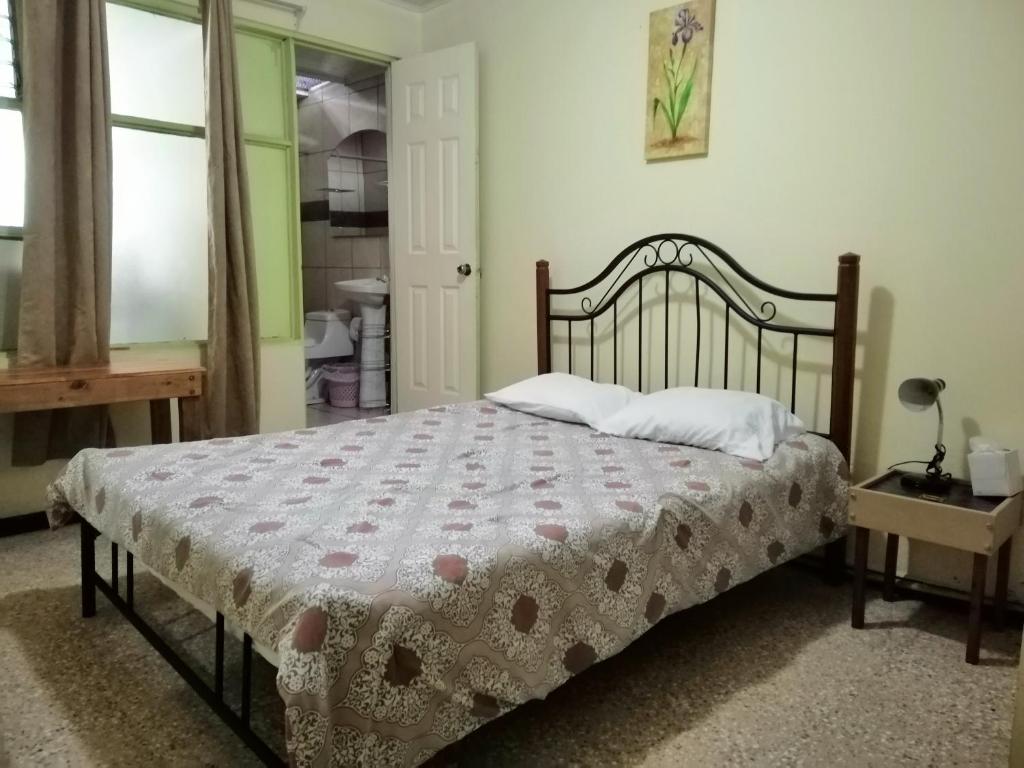 Postel nebo postele na pokoji v ubytování Casa Leon Guesthouse