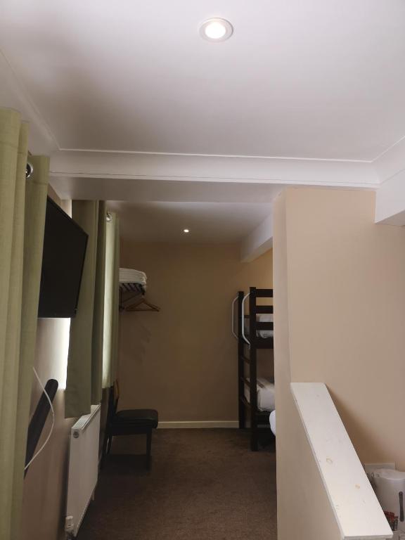 
Family Room (Sleeps 5)
