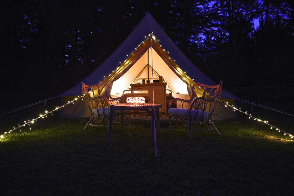 Gallery image of Glamping at Camping La Source in Saint-Pierre-dʼArgençon