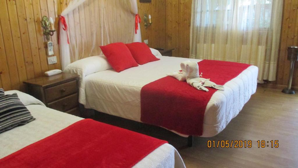 Postel nebo postele na pokoji v ubytování Hotel Playa Samil Vigo