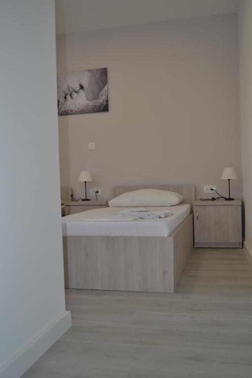 Postel nebo postele na pokoji v ubytování Skunca’s house