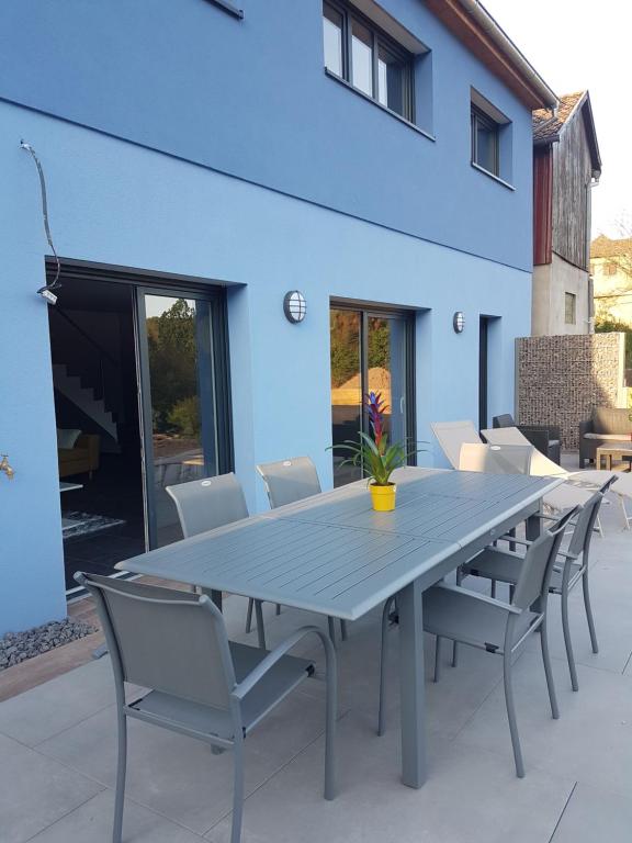 Ein Patio oder anderer Außenbereich in der Unterkunft Gîte à la Source