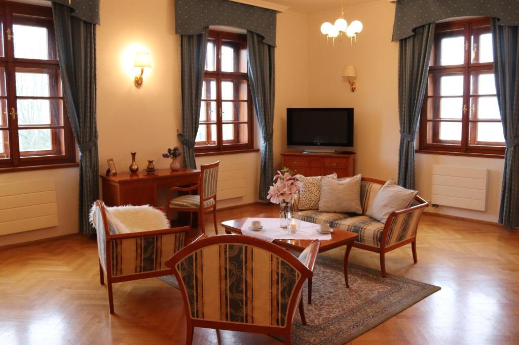 TV a/nebo společenská místnost v ubytování Wellness Hotel Zámeček