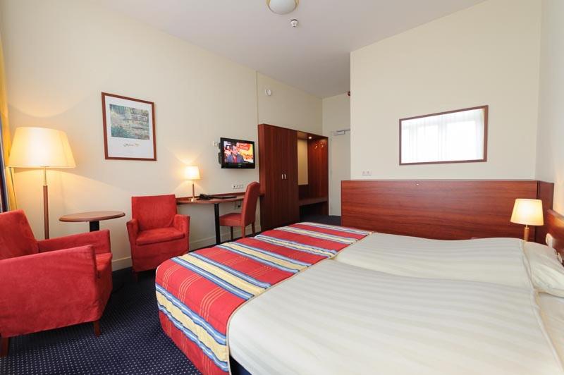 Postel nebo postele na pokoji v ubytování Boulevard Hotel Scheveningen