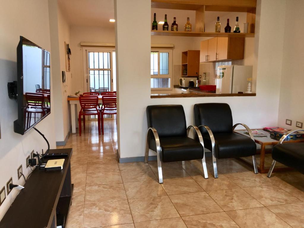 Dapur atau dapur kecil di Casa con Garage Puerto Iguazú, zona residencial