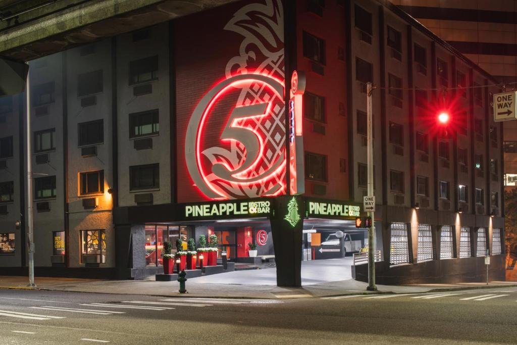 Fotografie z fotogalerie ubytování Staypineapple, Hotel FIVE, Downtown Seattle v destinaci Seattle