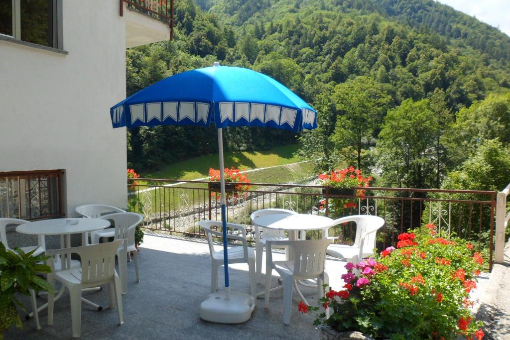 Nespecifikovaný výhled na hory nebo výhled na hory při pohledu z hotelu