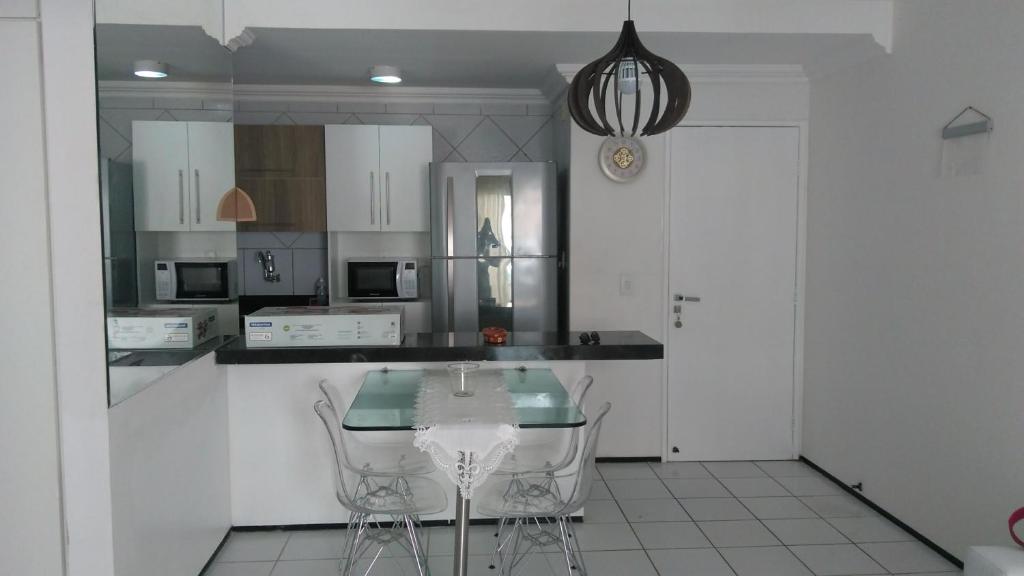 a kitchen with a table and chairs in it at Porto das Dunas in Aquiraz