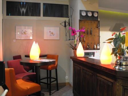 Posezení v ubytování Logis Hôtel Restaurant Les Capucins