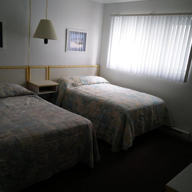 Postel nebo postele na pokoji v ubytování Tide Winds Motel