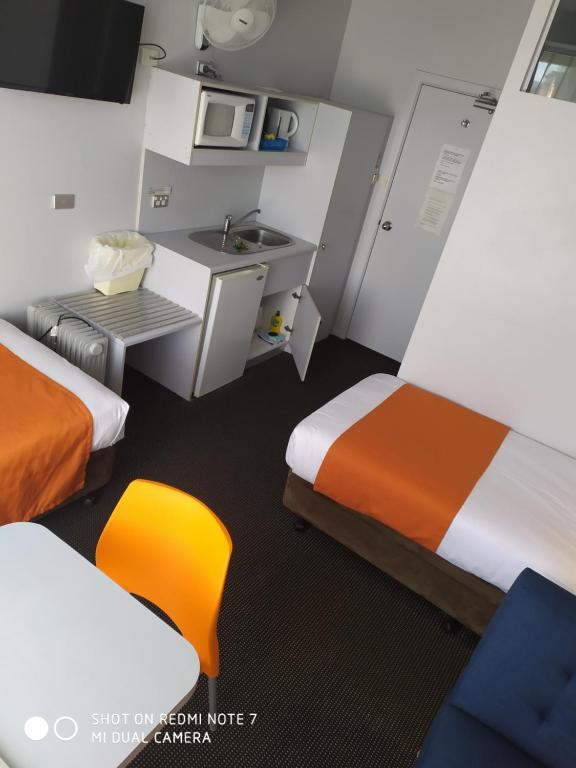 Postel nebo postele na pokoji v ubytování Waterfront Lodge Motel