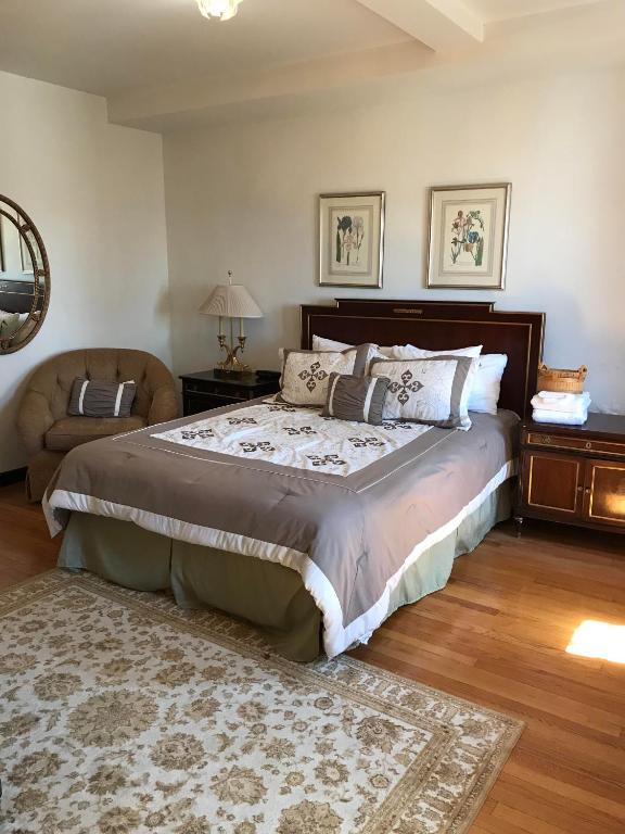 The Castle at Skylands Manor - Standard Double Room