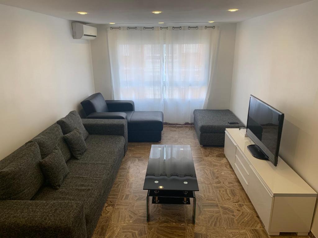 TV a/nebo společenská místnost v ubytování Alicante Elegance Suite