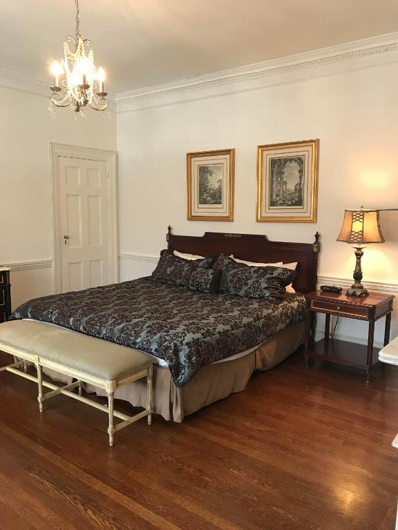 The Castle at Skylands Manor - Standard Family Room