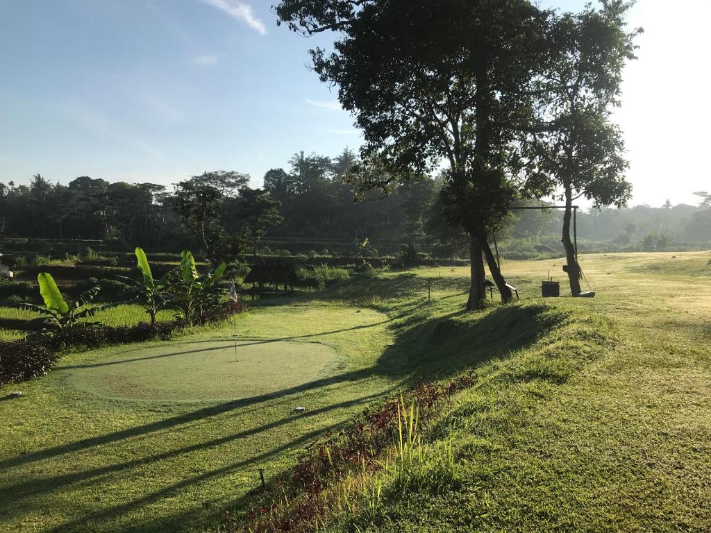 Golf v rezortu nebo okolí