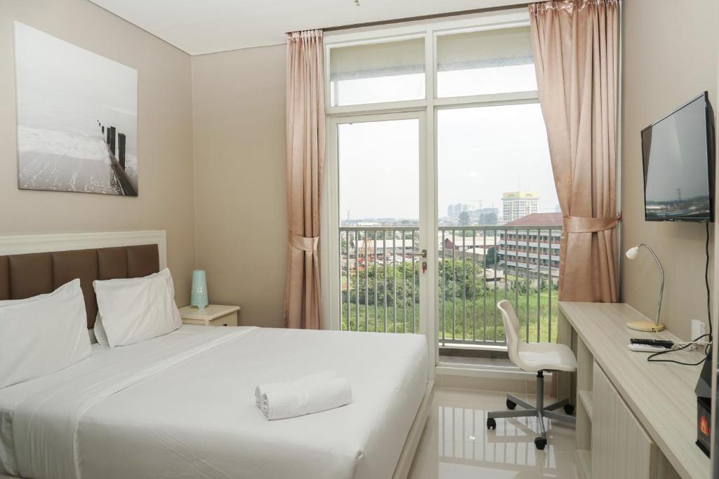 Comfy Studio Ciputra International Apartment By Travelio - Studio Apartment