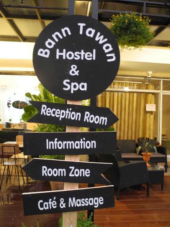 Certifikát, hodnocení, plakát nebo jiný dokument vystavený v ubytování Bann Tawan Hostel Chiang Rai