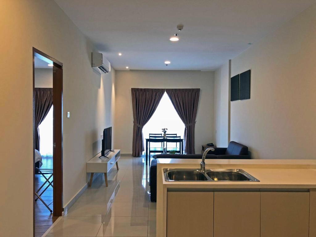 TV a/nebo společenská místnost v ubytování Aman Hills Hotel