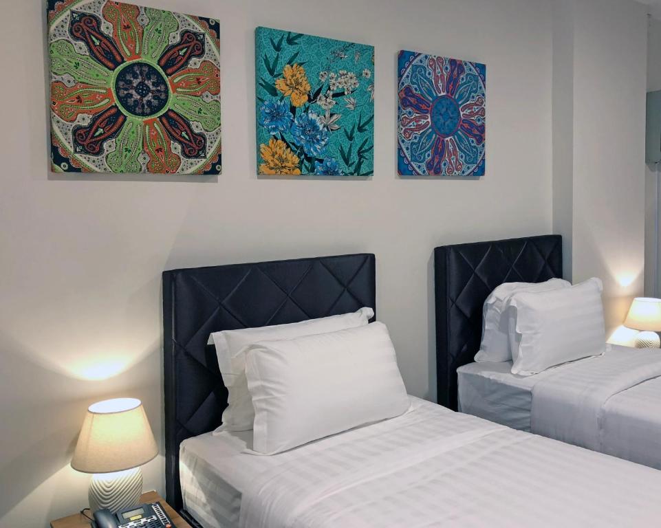 Postel nebo postele na pokoji v ubytování Aman Hills Hotel