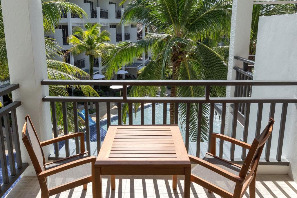 Ein Balkon oder eine Terrasse in der Unterkunft Sunwing Bangtao Beach