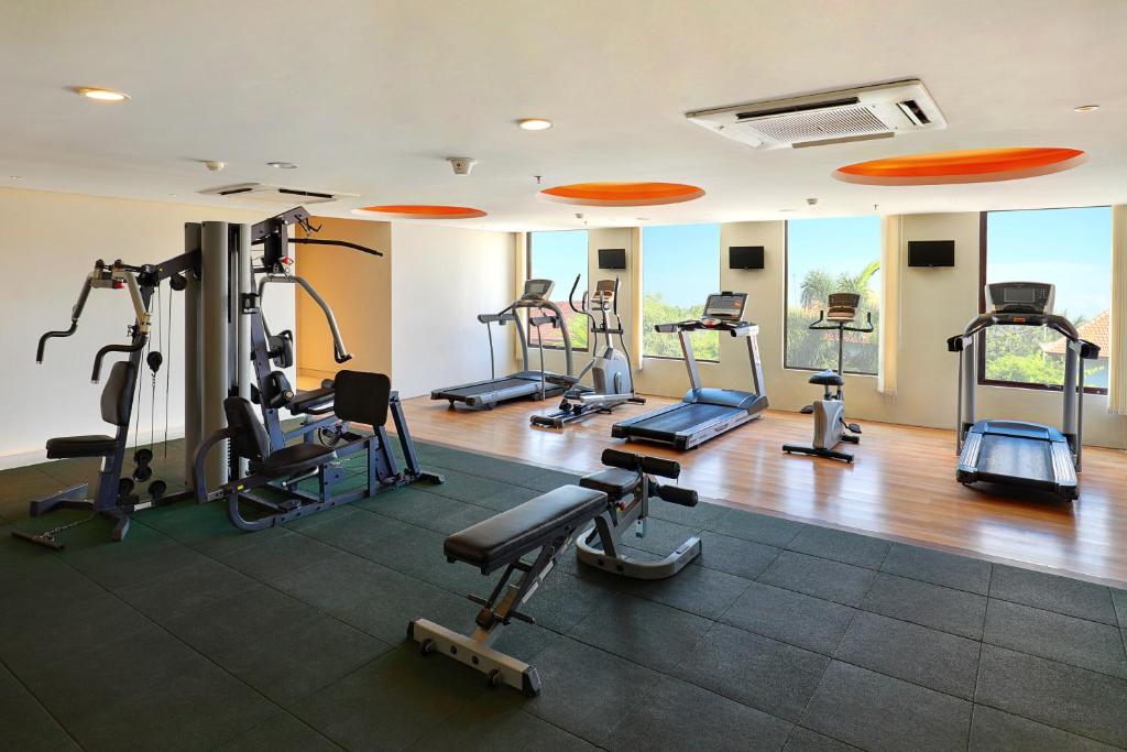 Fitness centrum a/nebo fitness zařízení v ubytování HARRIS Hotel Seminyak