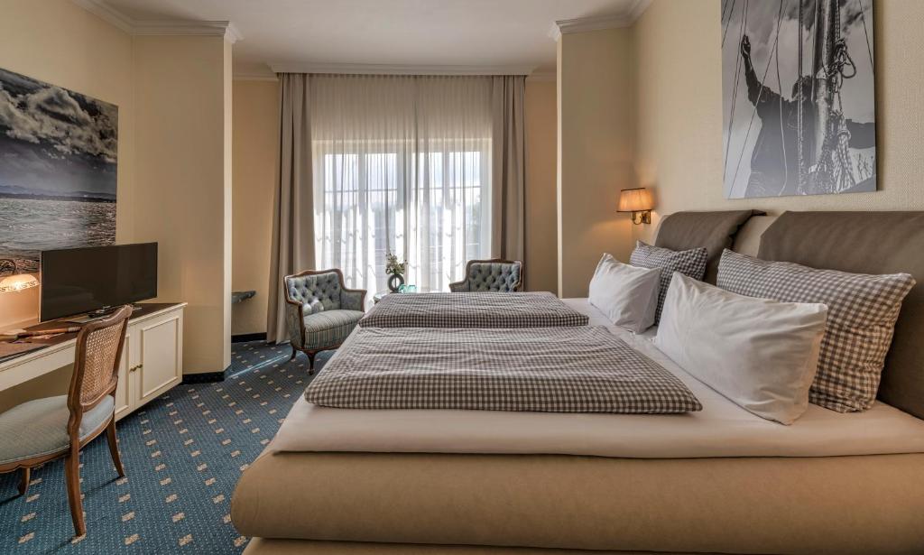 Postel nebo postele na pokoji v ubytování Hotel Starnberger See