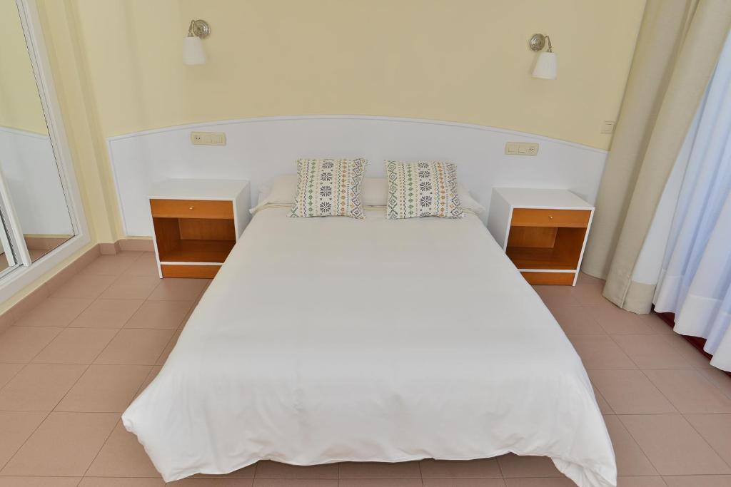 A bed or beds in a room at Apartamentos Marina
