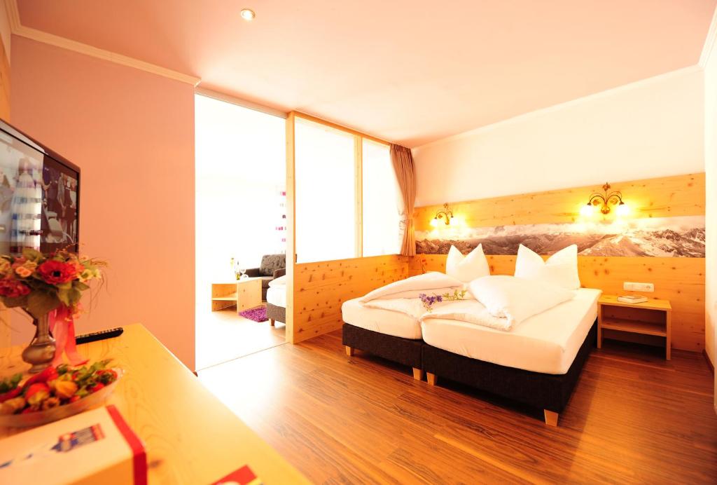 Postel nebo postele na pokoji v ubytování Hotel Gasthof Zum Schwanen