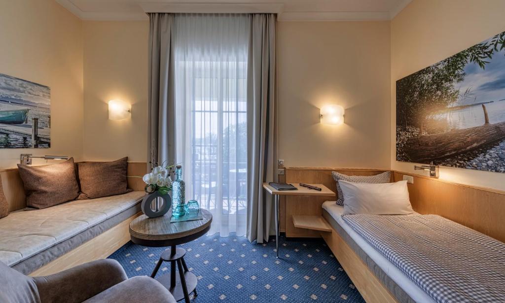 Postel nebo postele na pokoji v ubytování Hotel Starnberger See