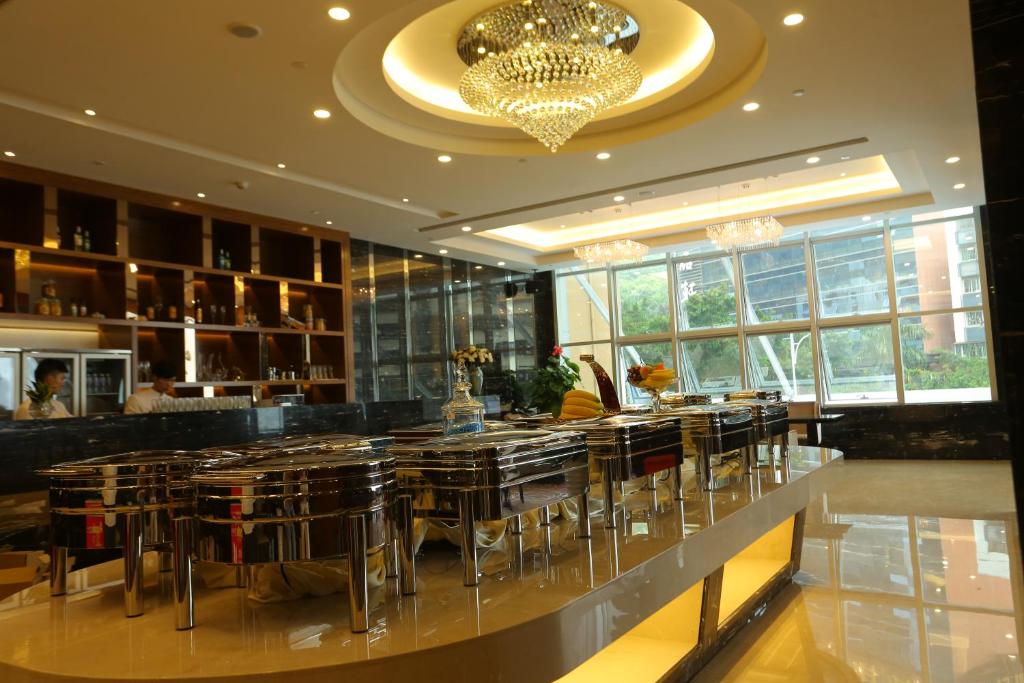 Restaurace v ubytování Shenzhen Baoan PLUS Gems Cube Hotel