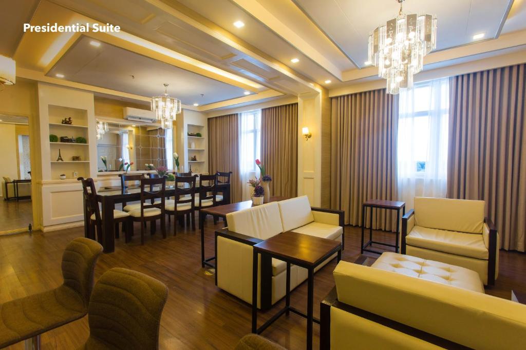 Lounge alebo bar v ubytovaní Iloilo Gateway Hotel and Suites