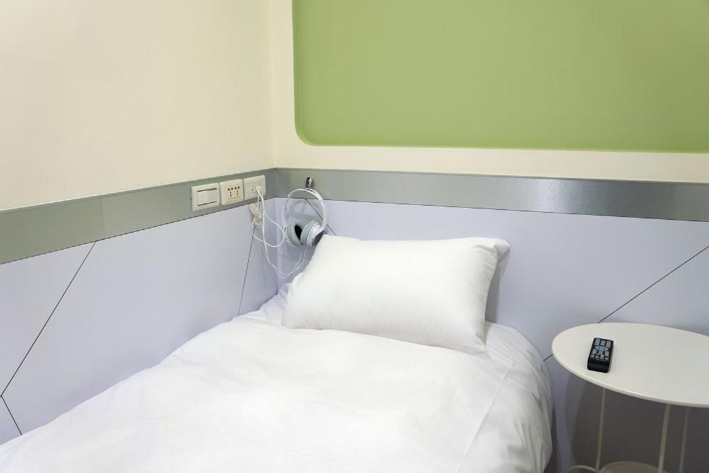 Postel nebo postele na pokoji v ubytování ColorMix Hotel & Hostel