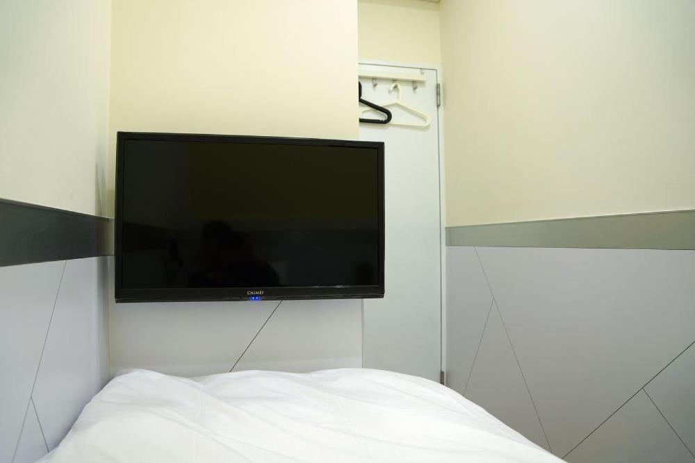 TV a/nebo společenská místnost v ubytování ColorMix Hotel & Hostel