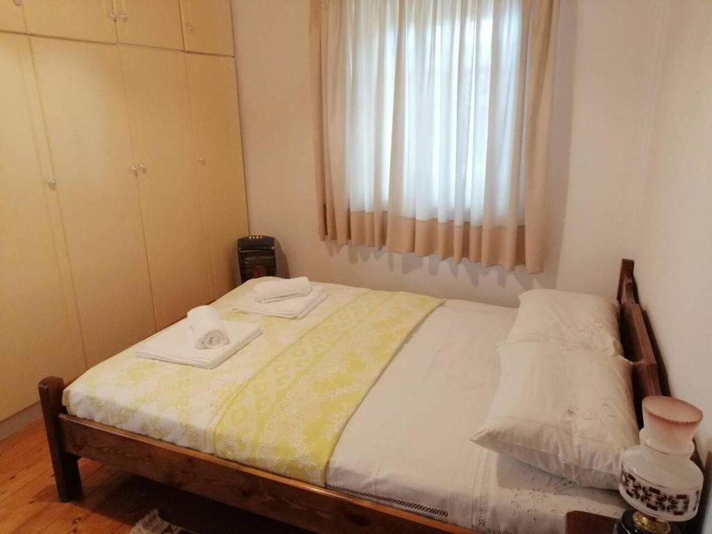 Postel nebo postele na pokoji v ubytování Lefki's house