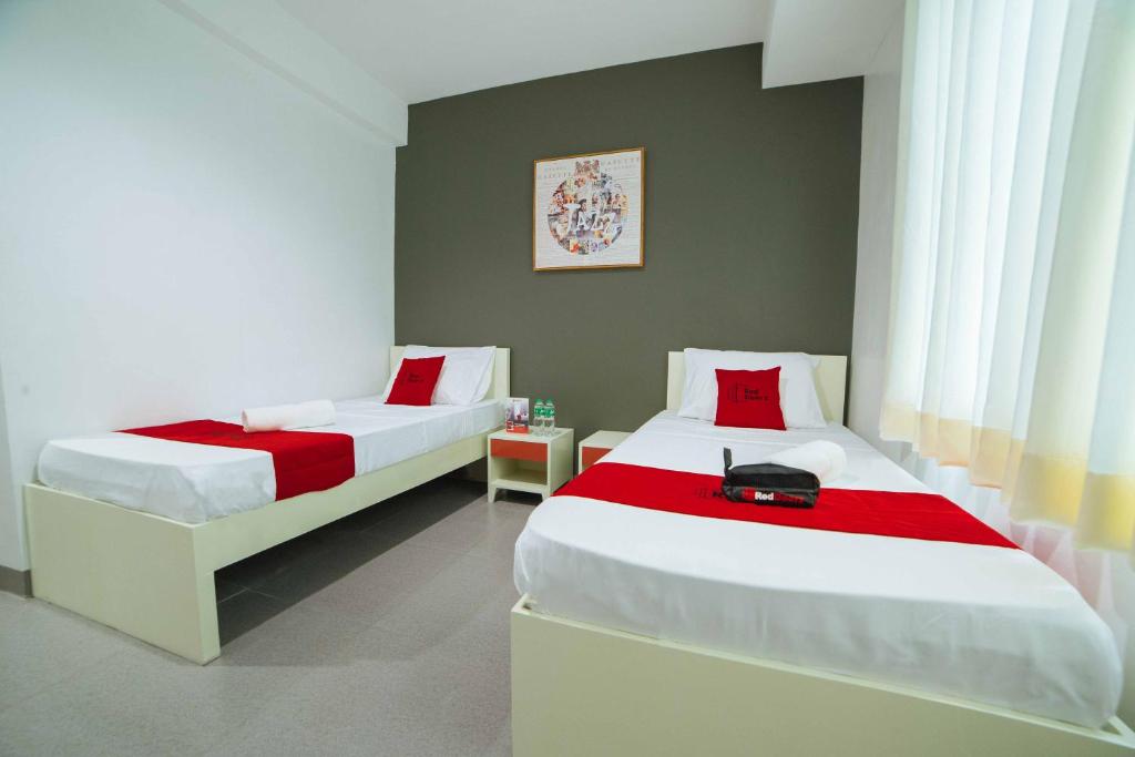 RedDoorz Plus @ Roxas Street Davao - Twin Room