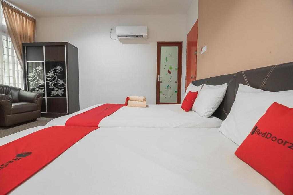Postel nebo postele na pokoji v ubytování RedDoorz @ Batam Center 2