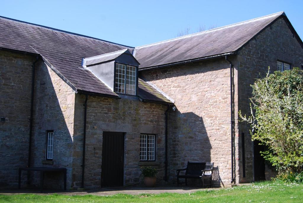 Glanhenwye Courtyard Cottages - Three-Bedroom House