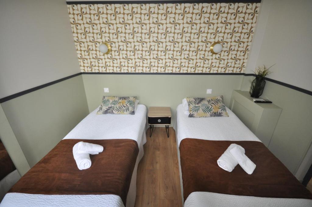 Postel nebo postele na pokoji v ubytování Hotel Cote Basque