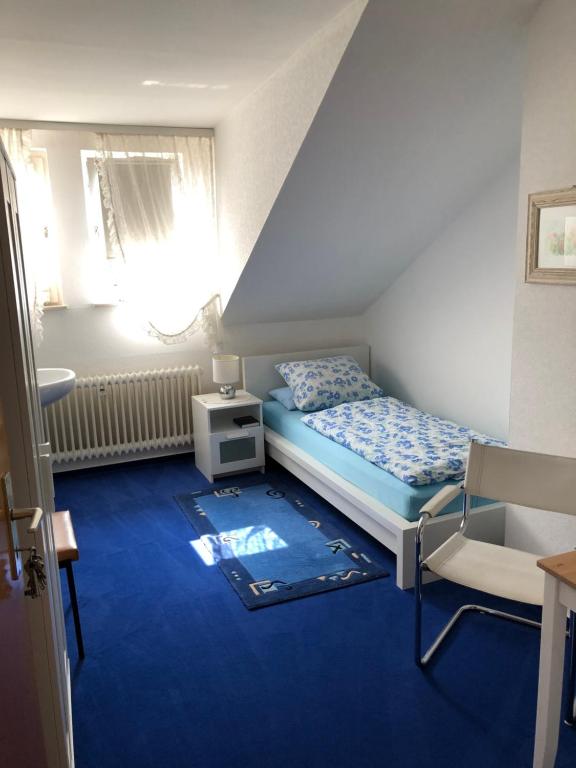 a small bedroom with a bed and a window at Urberacher Hof in Rödermark