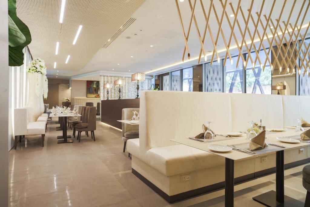 Posezení v ubytování The Legacy Luxury Hotel, Algiers