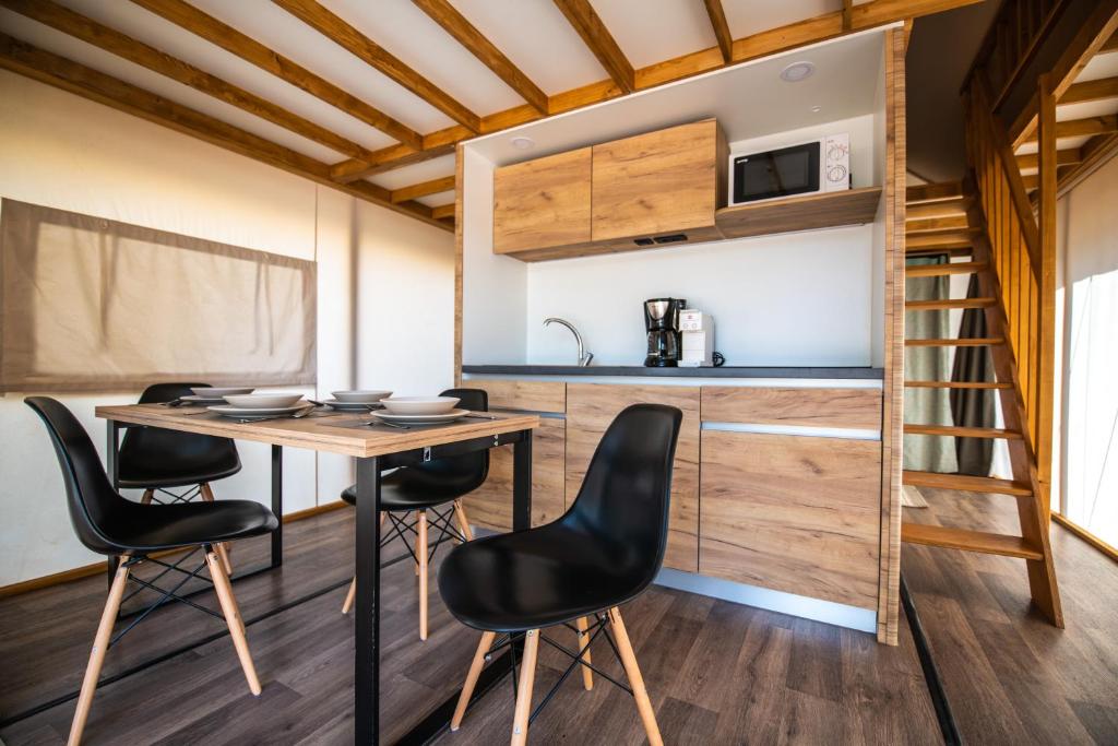a kitchen and dining room with a table and chairs at Arena Stoja Camping Homes in Pula