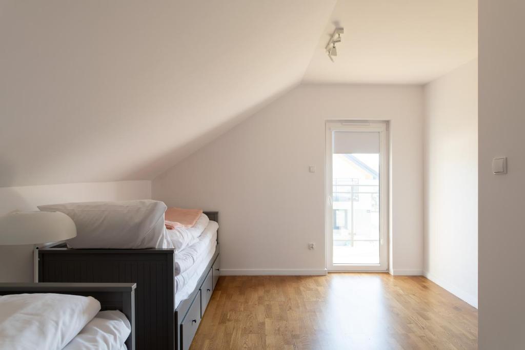Posteľ alebo postele v izbe v ubytovaní Apartamenty.in Jastrzębia Góra