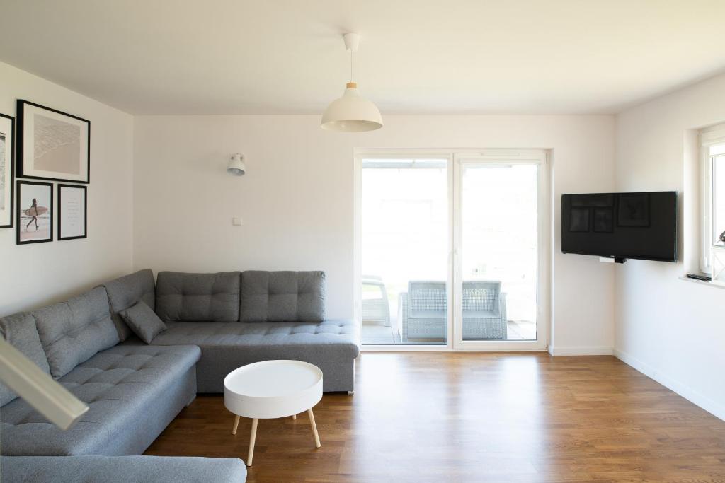 Televízia a/alebo spoločenská miestnosť v ubytovaní Apartamenty.in Jastrzębia Góra