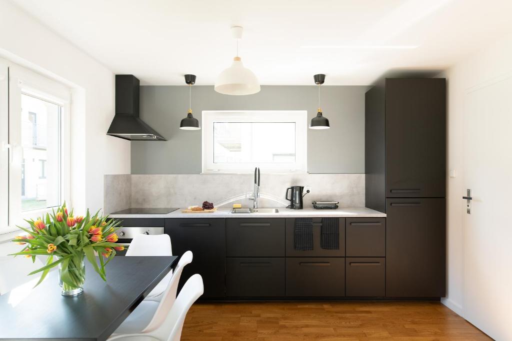 Kuchyňa alebo kuchynka v ubytovaní Apartamenty.in Jastrzębia Góra